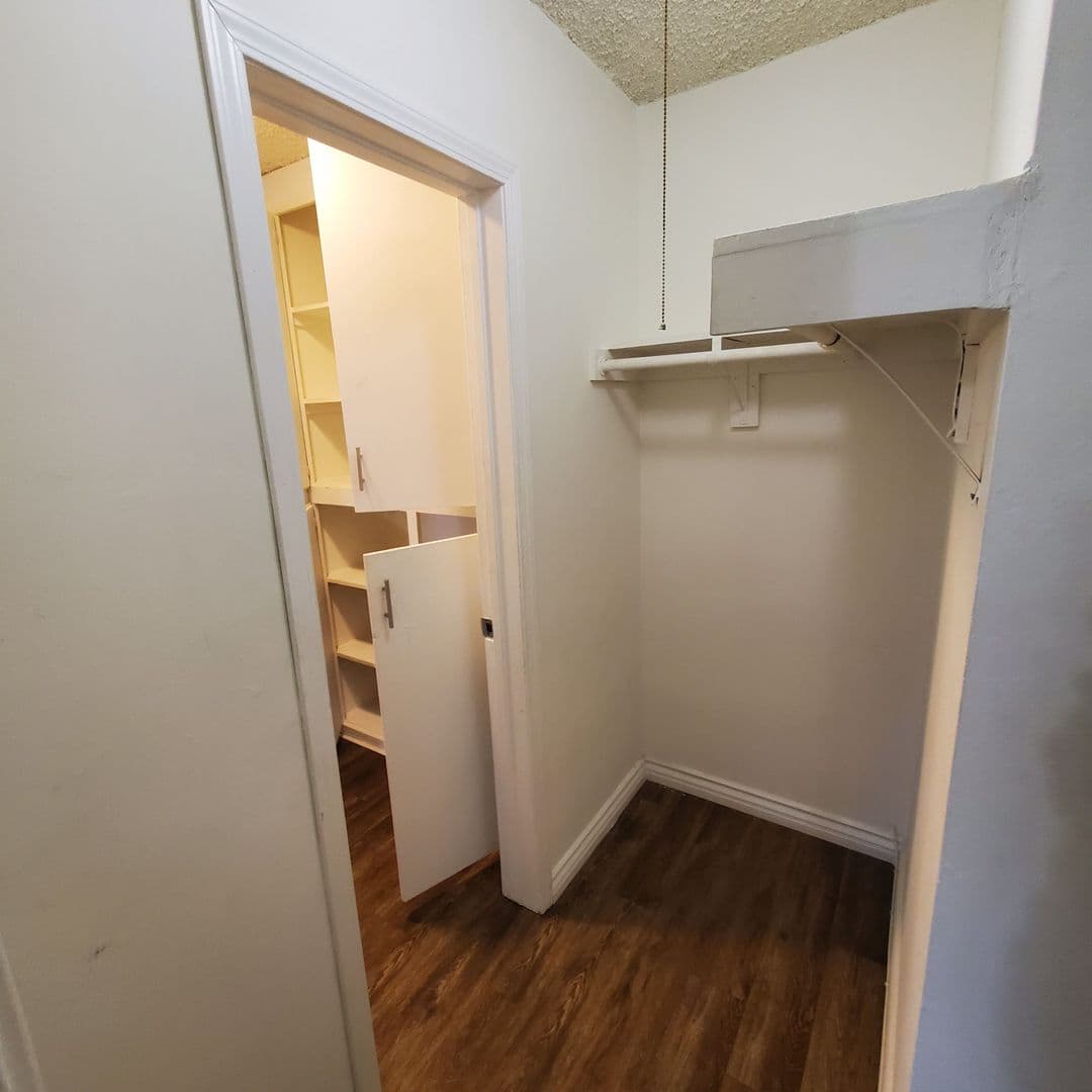 Los Angeles Apartment: 4845 Saturn Street