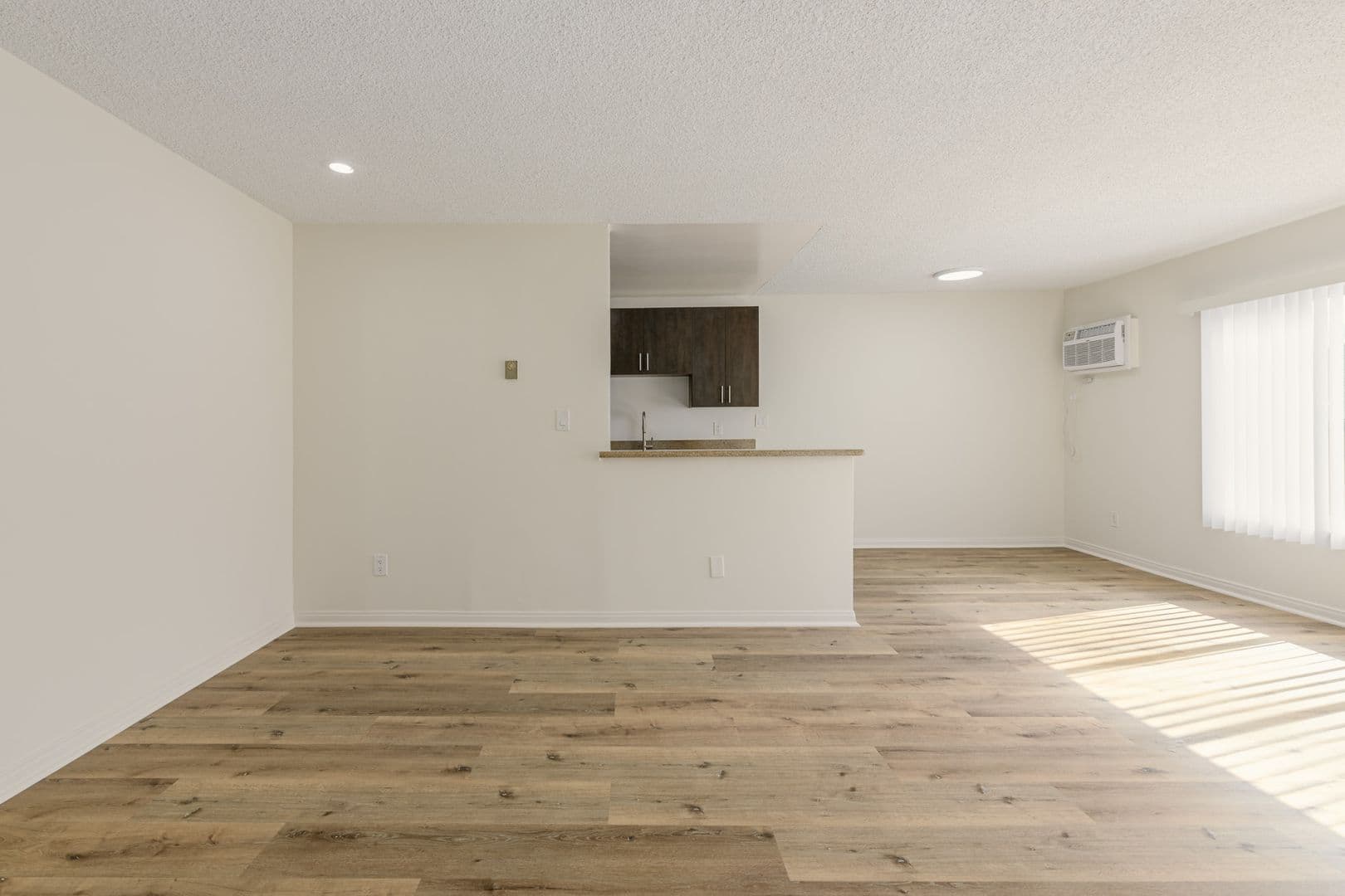 Los Angeles Apartment: 1847 Winona Blvd