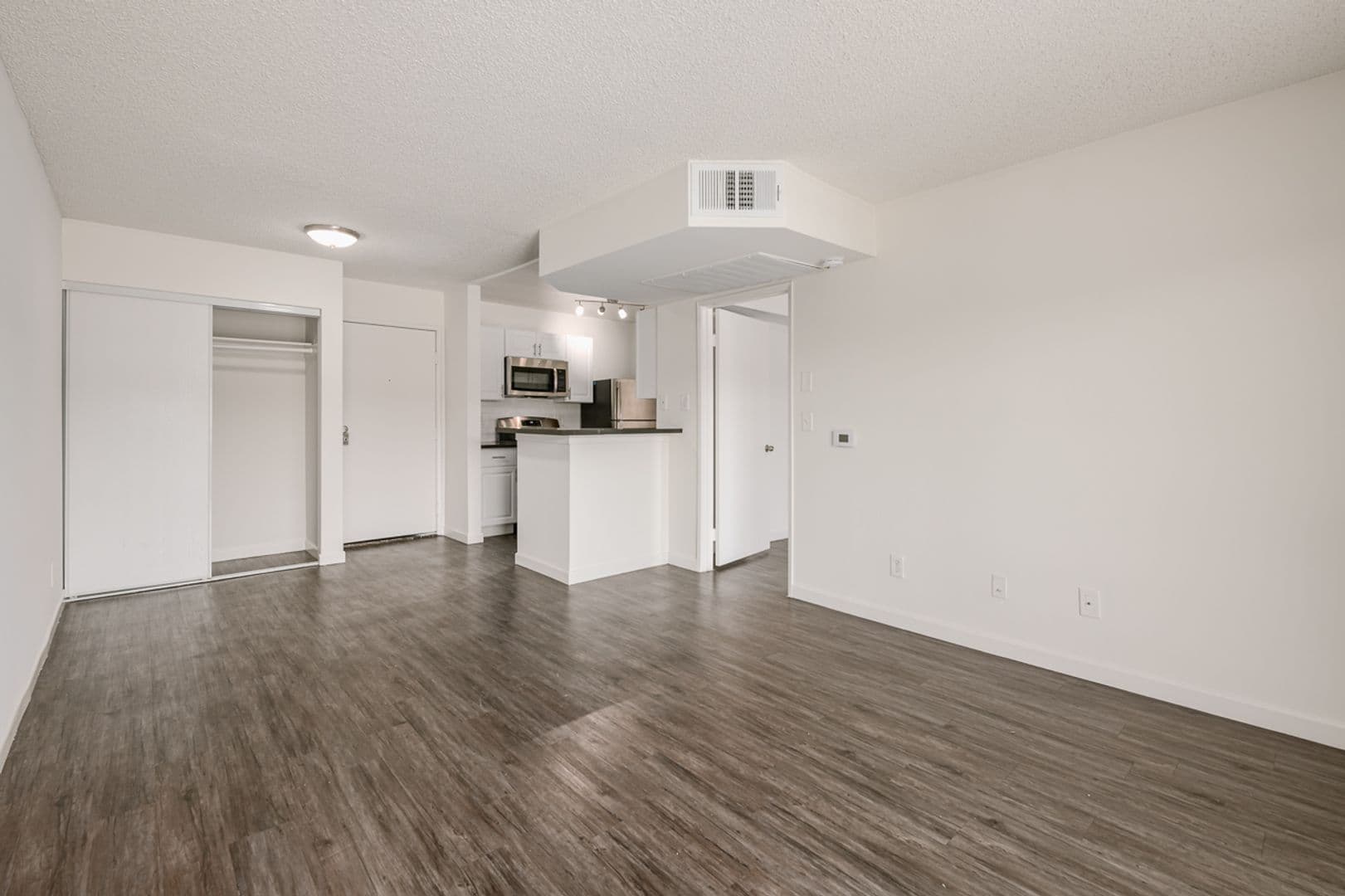 Burbank Apartment: 1725 Grismer Ave