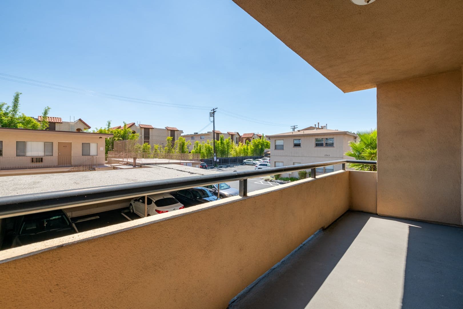 Burbank Apartment: 1725 Grismer Ave