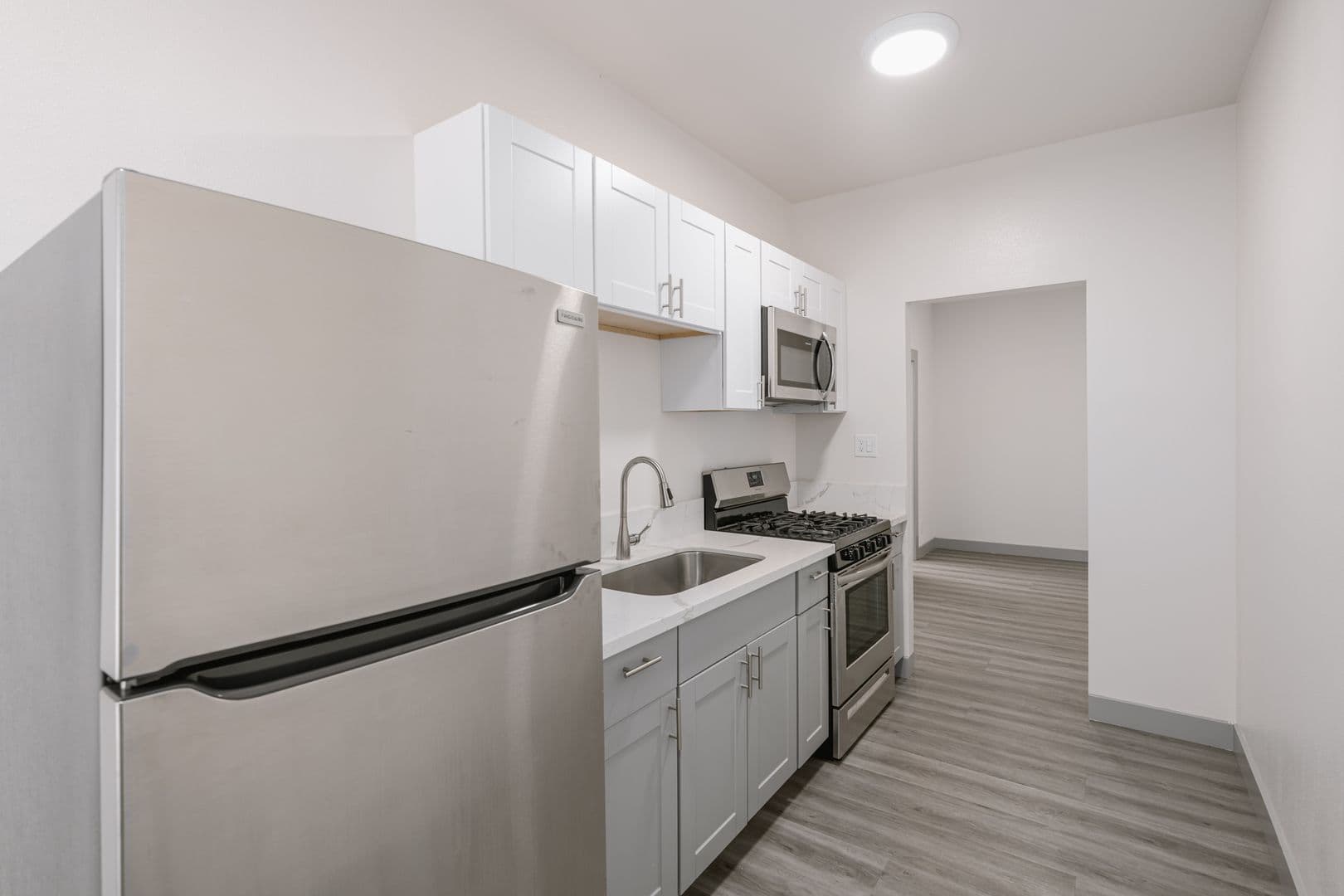 Los Angeles Apartment: 1623 N Mariposa Ave