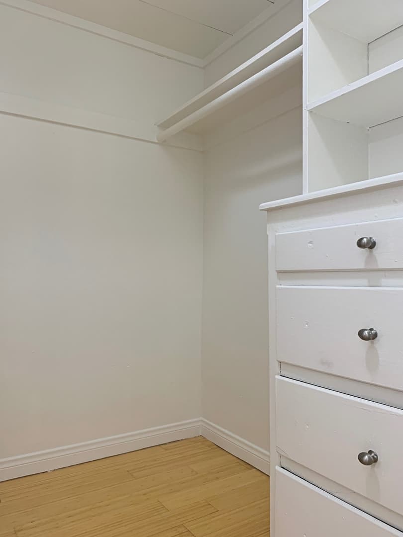 Los Angeles Apartment: 2589 S. Sepulveda Blvd