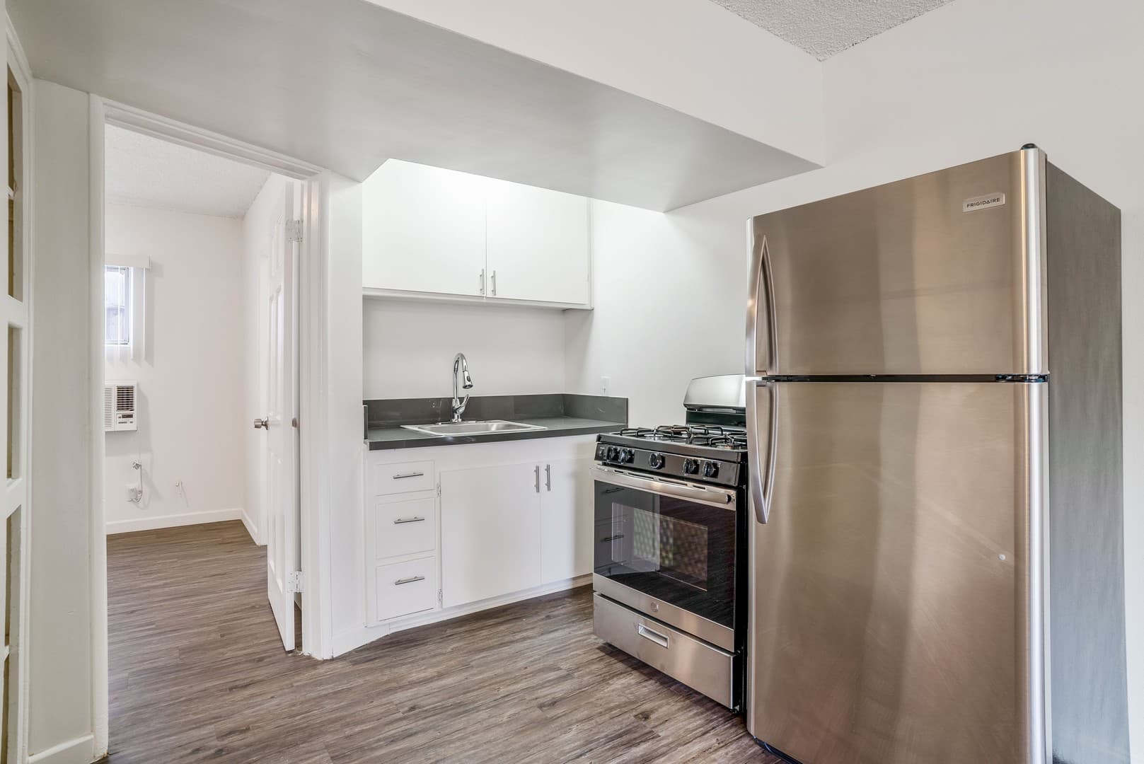 Lawndale Apartment: 4558 W 173rd Street
