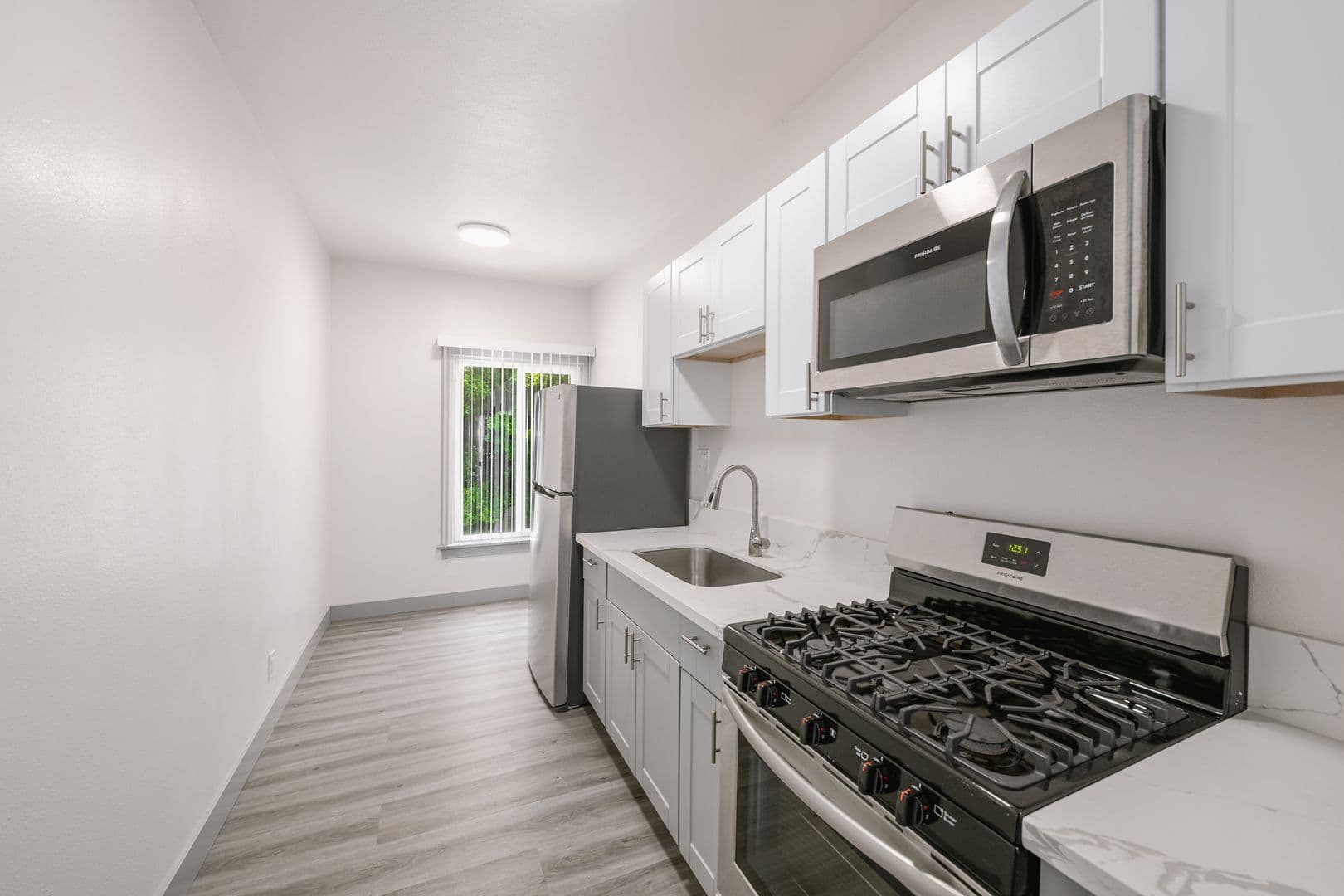 Los Angeles Apartment: 1623 N Mariposa Ave