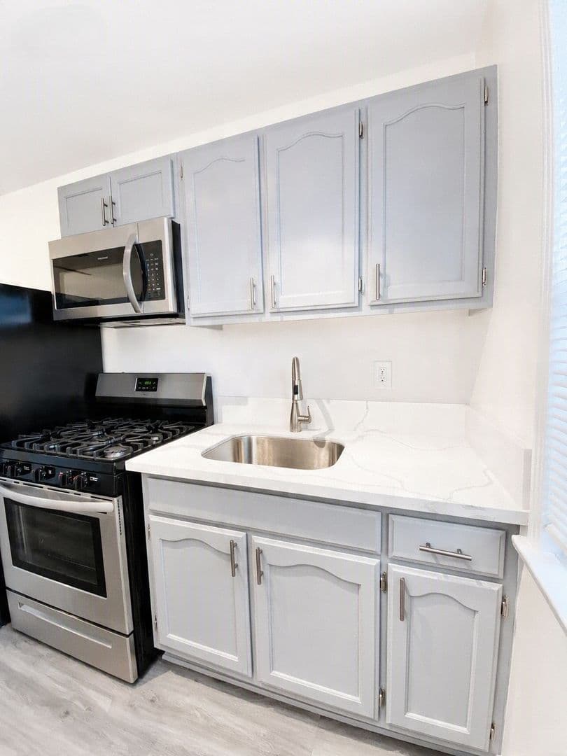 Los Angeles Apartment: 1210 N Berendo Street