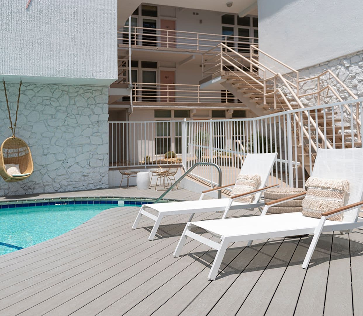 Los Angeles Apartment: 6871 Franklin Ave