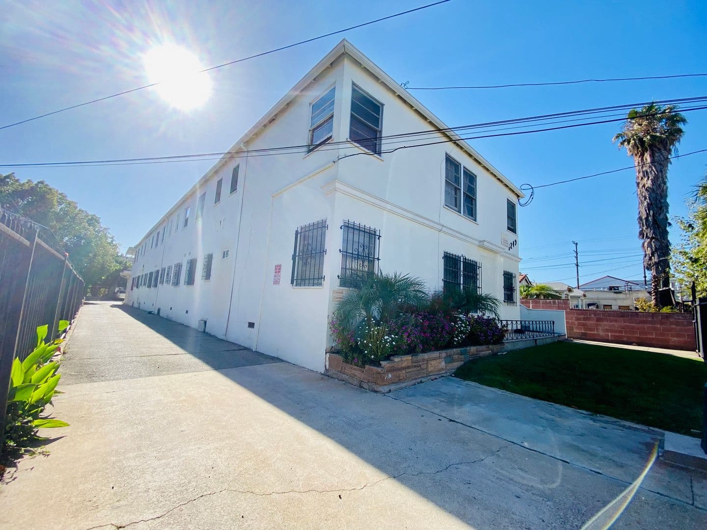 Los Angeles Apartment: 1249 N Edgemont Street