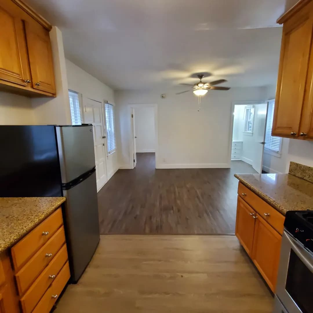 Los Angeles Apartment: 5414 Fountain Ave