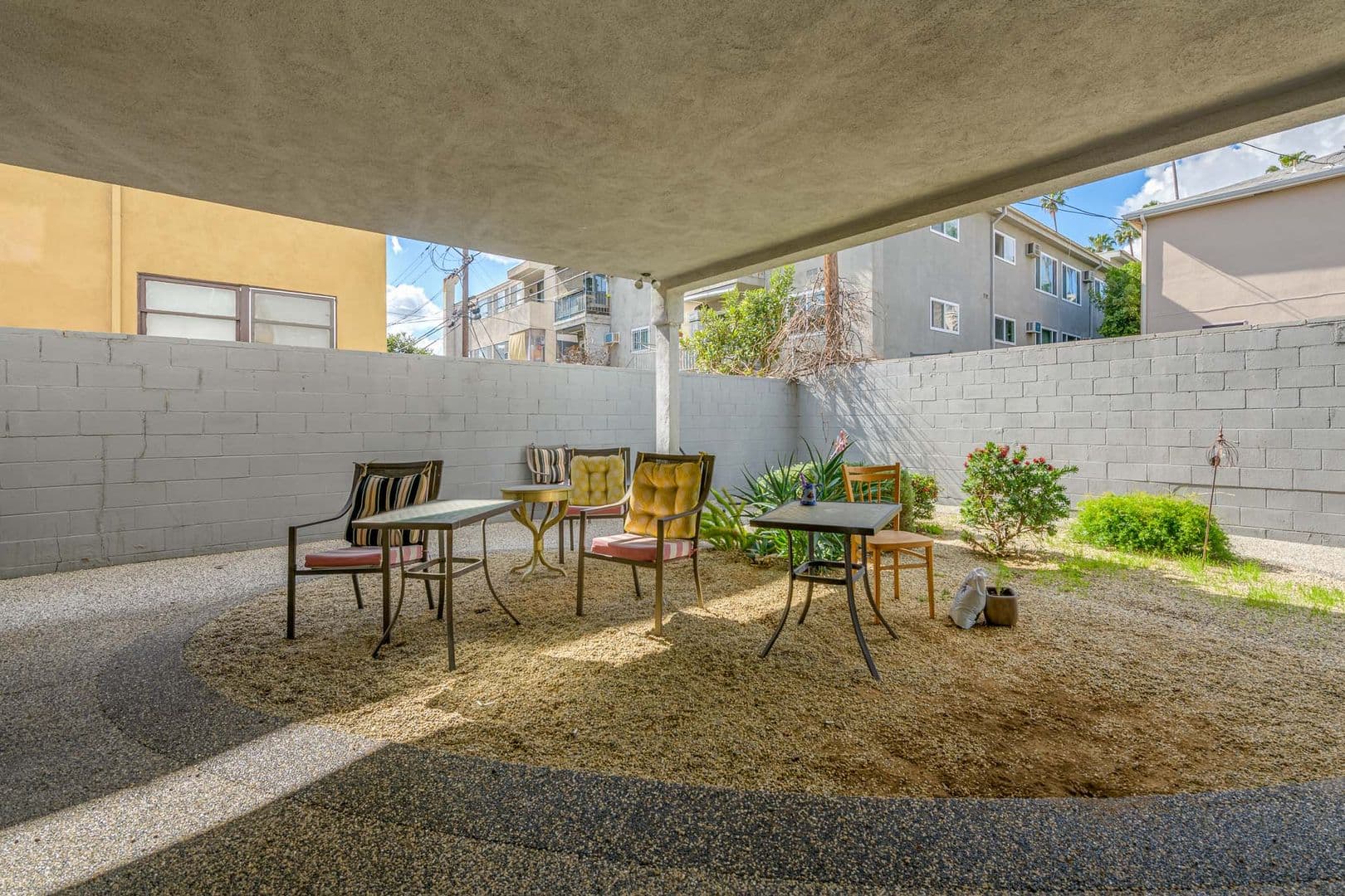 Los Angeles Apartment: 1847 Winona Blvd