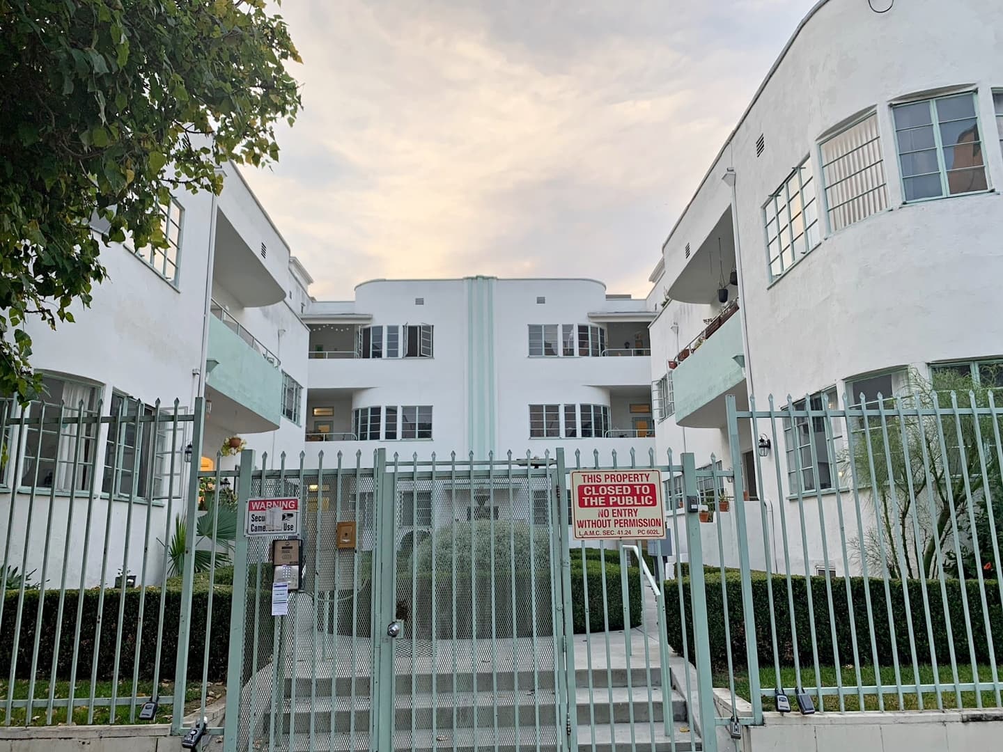 Los Angeles Apartment: 909 S Serrano Ave