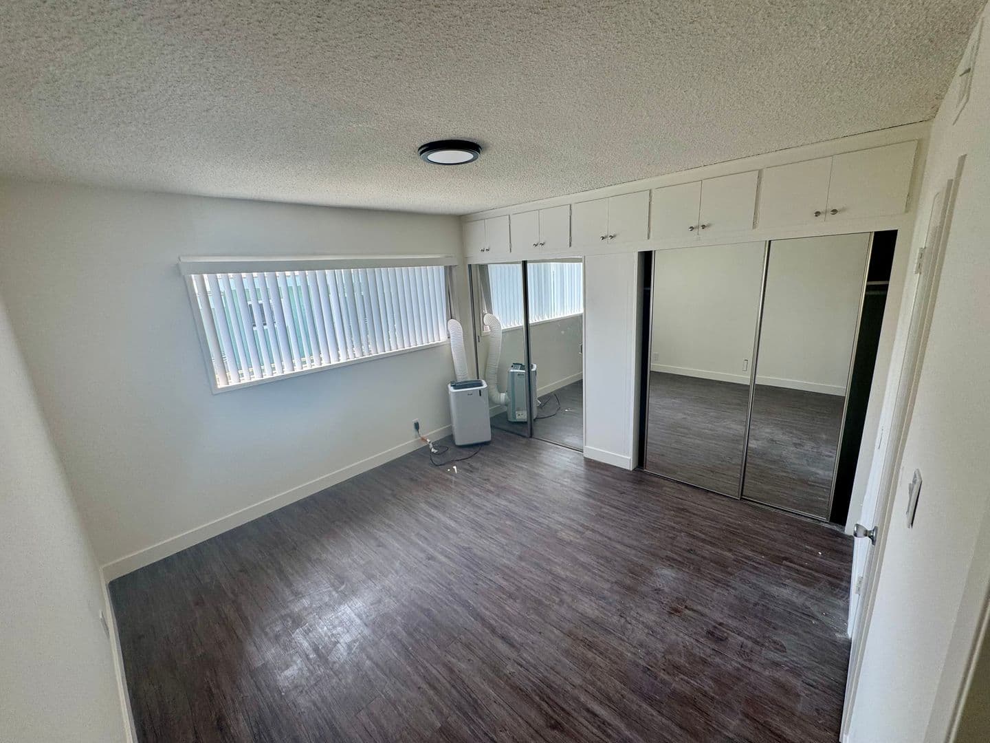Los Angeles Apartment: 3772 Lockland Drive