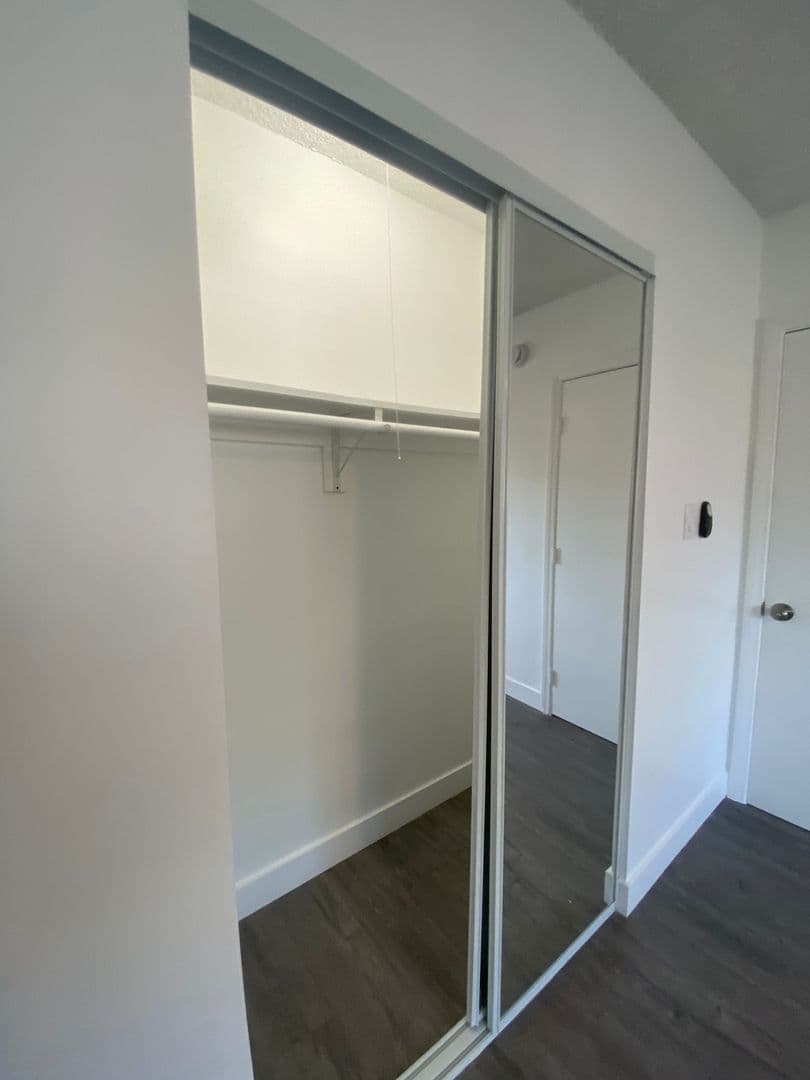 Los Angeles Apartment: 3956 Stevely Ave