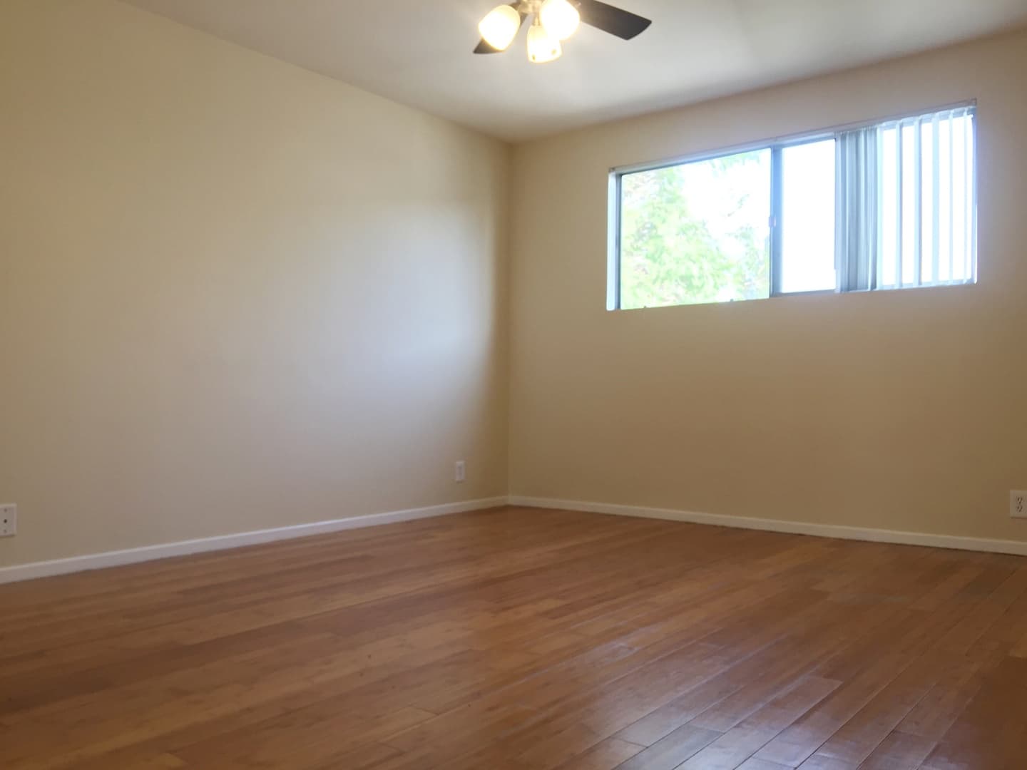 Los Angeles Apartment: 933 N Wilcox Ave