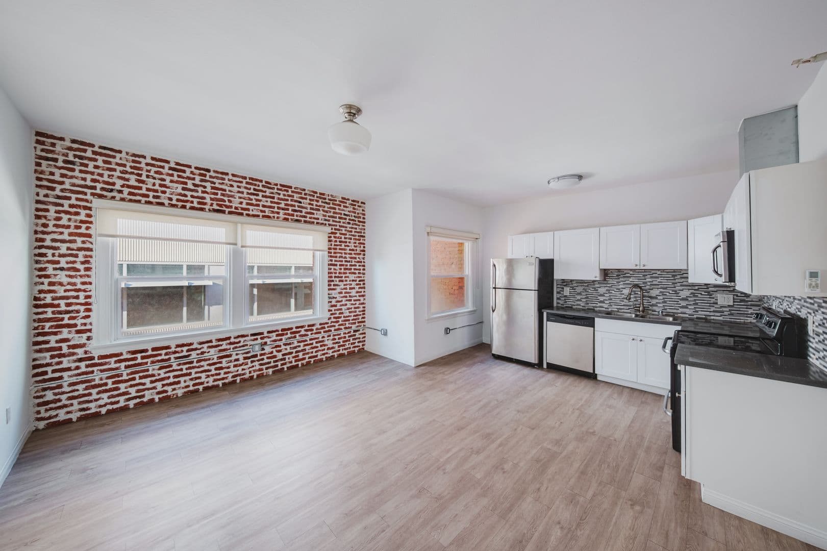 Los Angeles Apartment: 412 S Lake Street