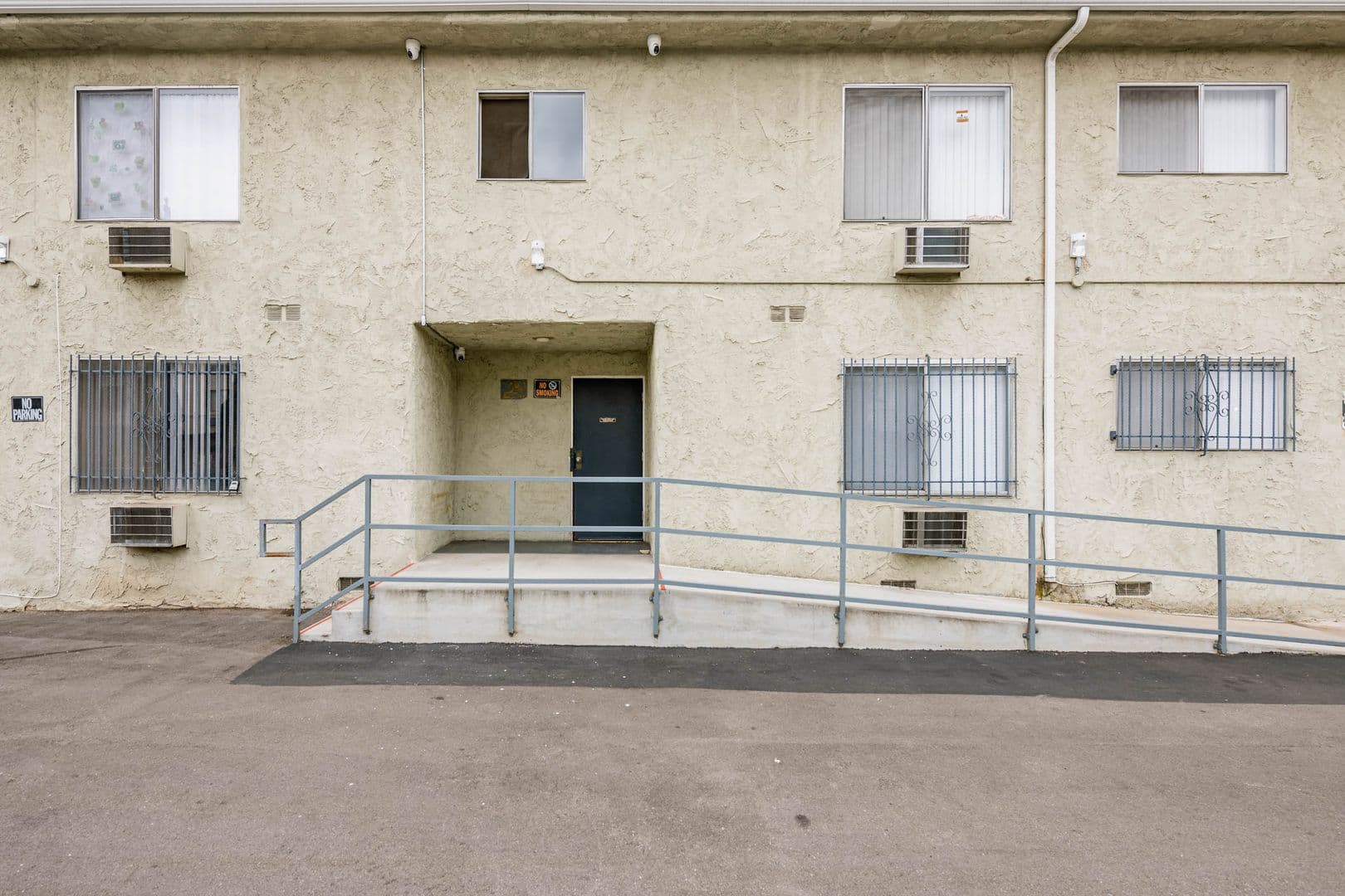 Van Nuys Apartment: 6861 Sepulveda Blvd