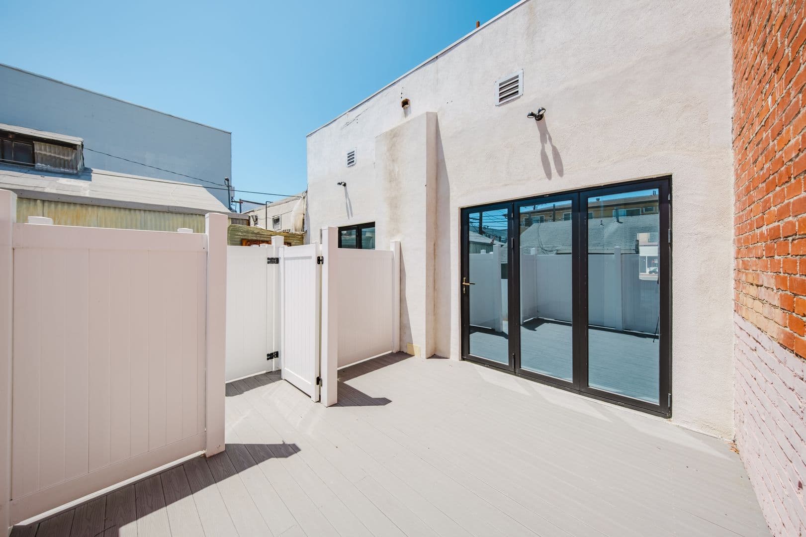 West Hollywood Apartment: 7764, 7766 & 7766 1/2 Santa Monica Blvd
