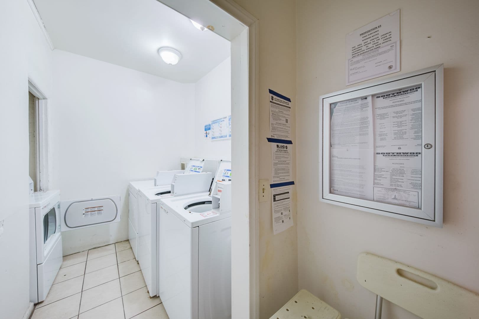 Los Angeles Apartment: 654 S Dunsmuir Ave