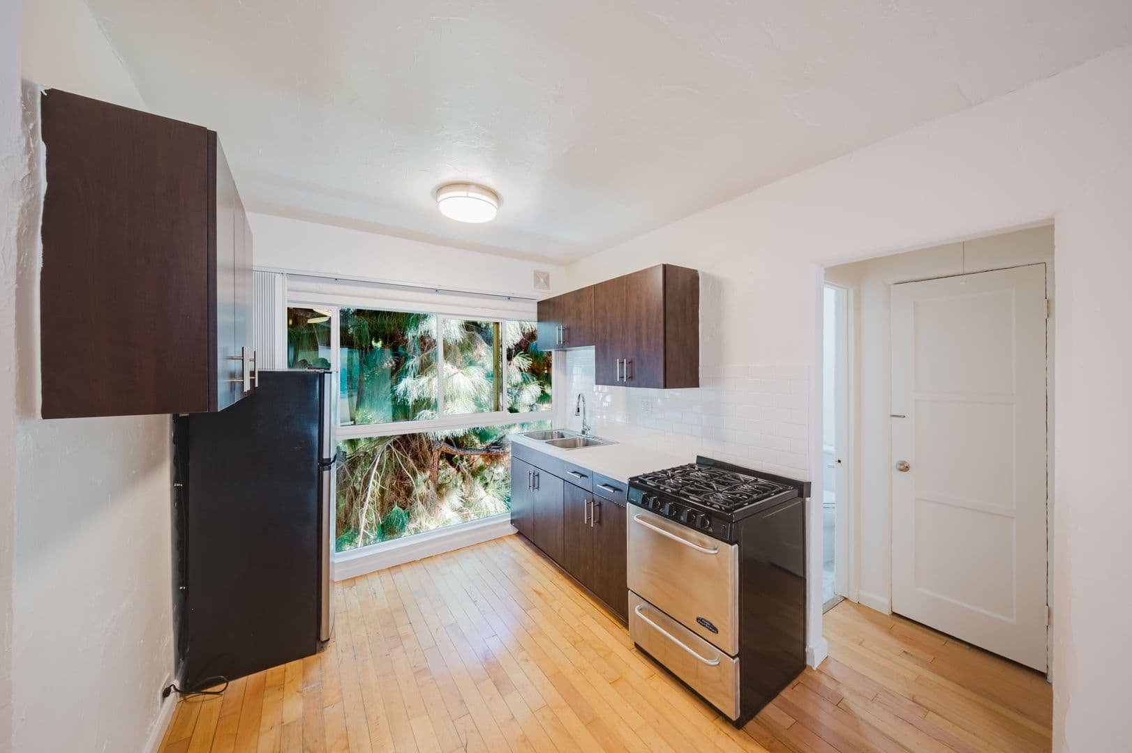 Beverly Hills Apartment: 485 S Roxbury Dr