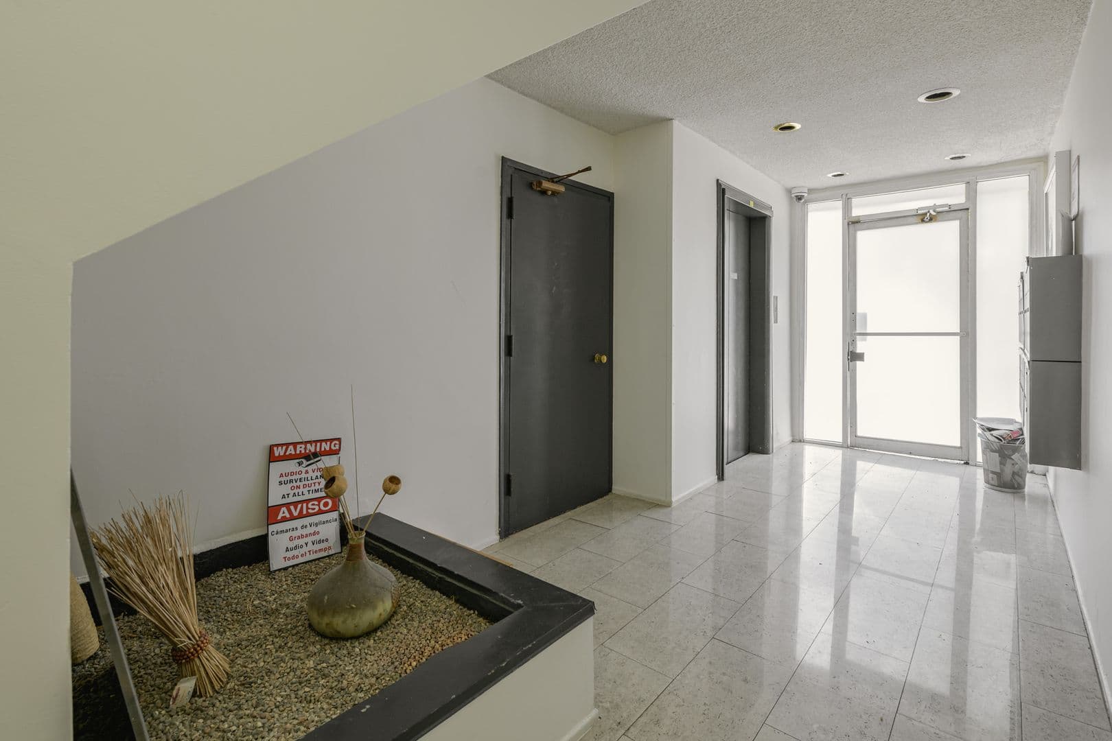 Los Angeles Apartment: 1847 Winona Blvd