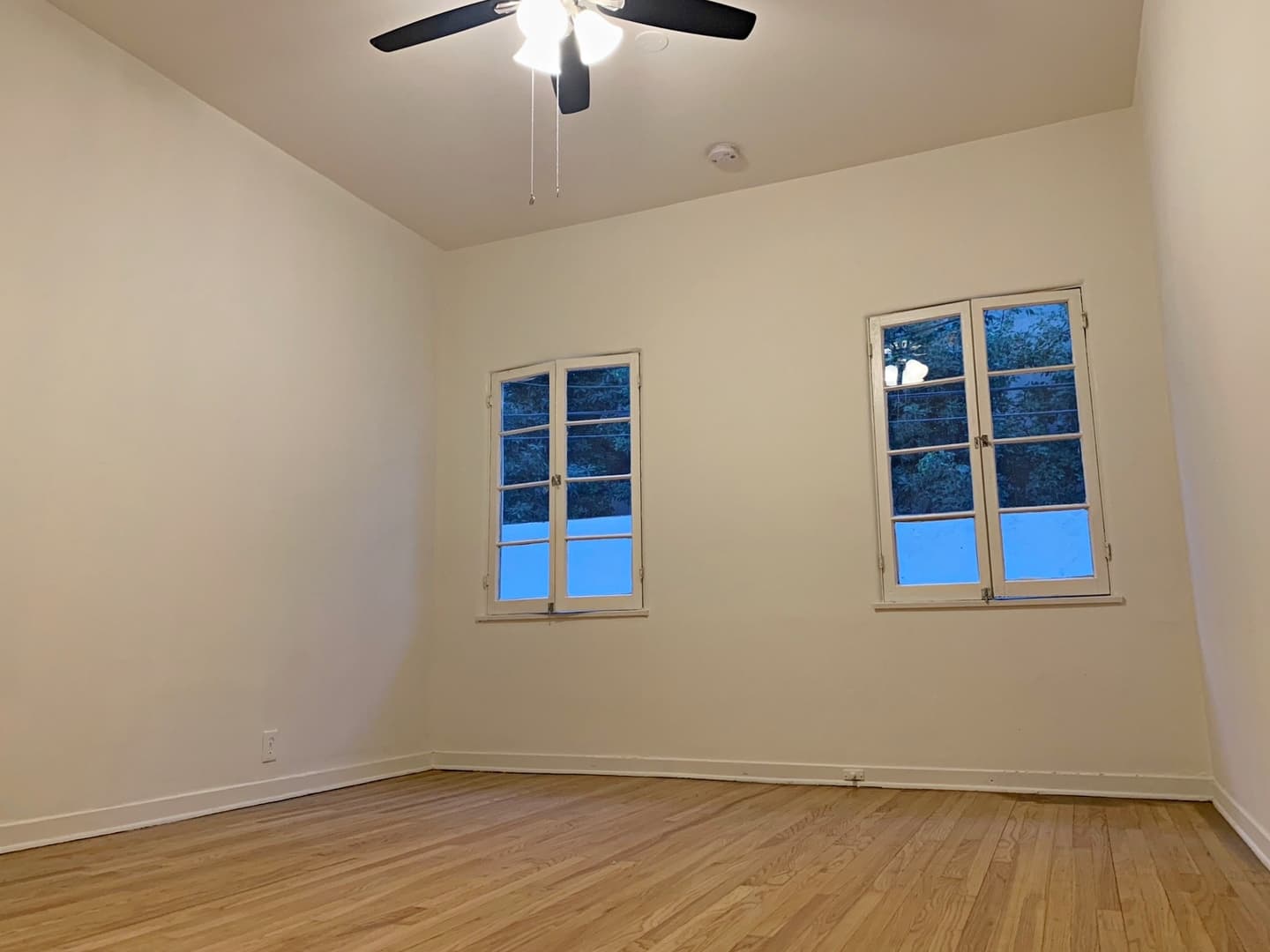 Los Angeles Apartment: 909 S Serrano Ave
