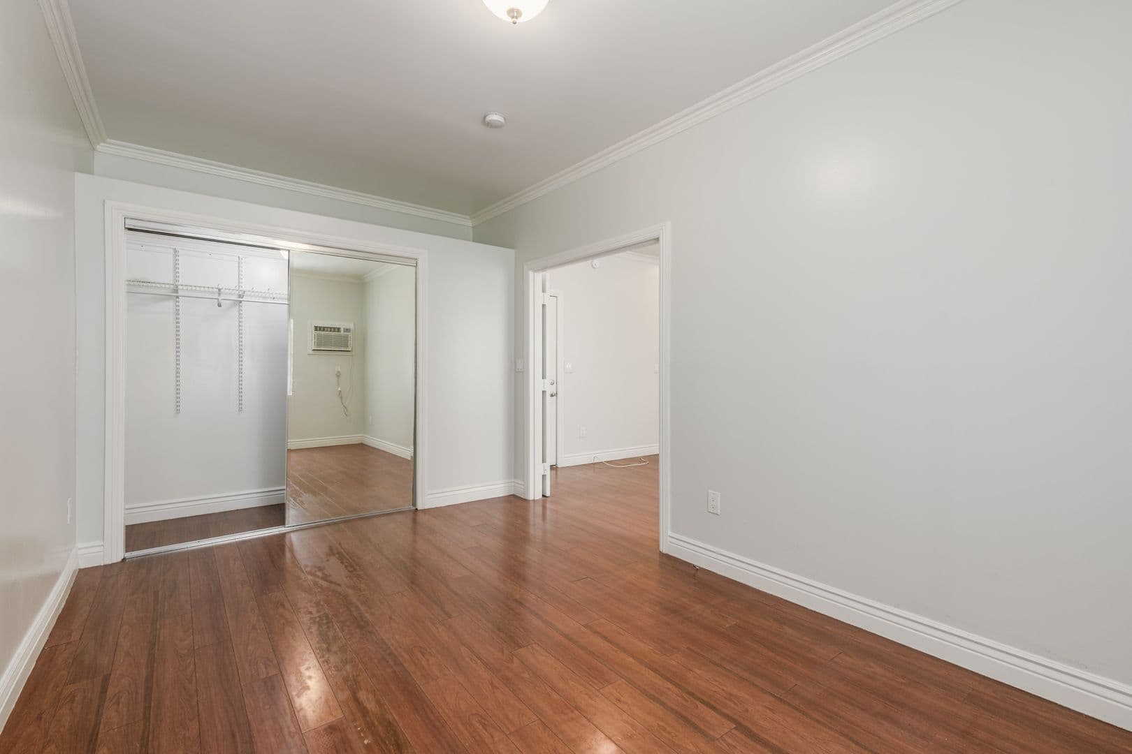 Los Angeles Apartment: 1317 N Bronson Ave