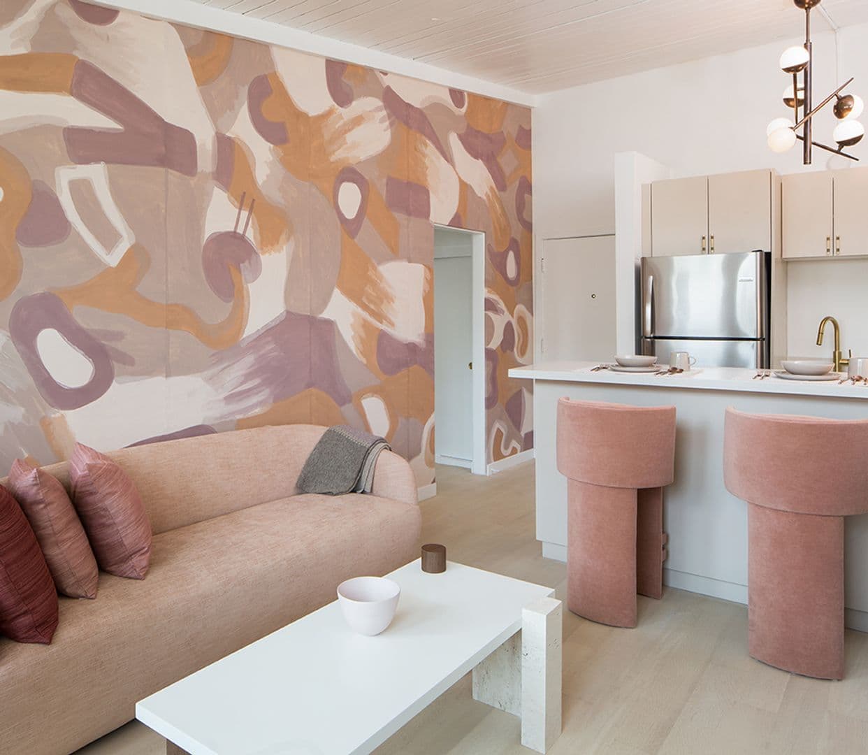 Los Angeles Apartment: 6871 Franklin Ave