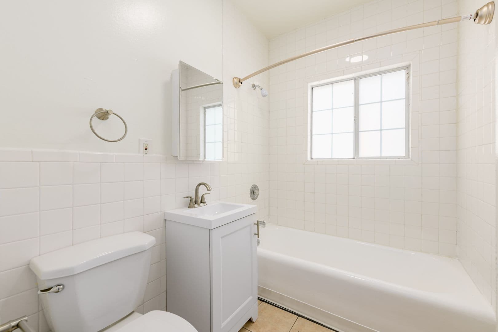 Los Angeles Apartment: 1317 N Bronson Ave