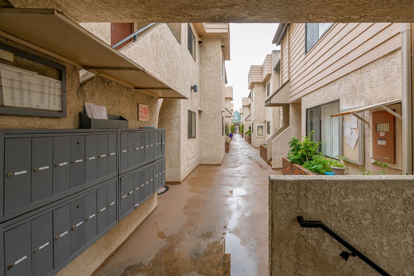 Glendale Apartment: 1010 - 1012 E Acacia Ave