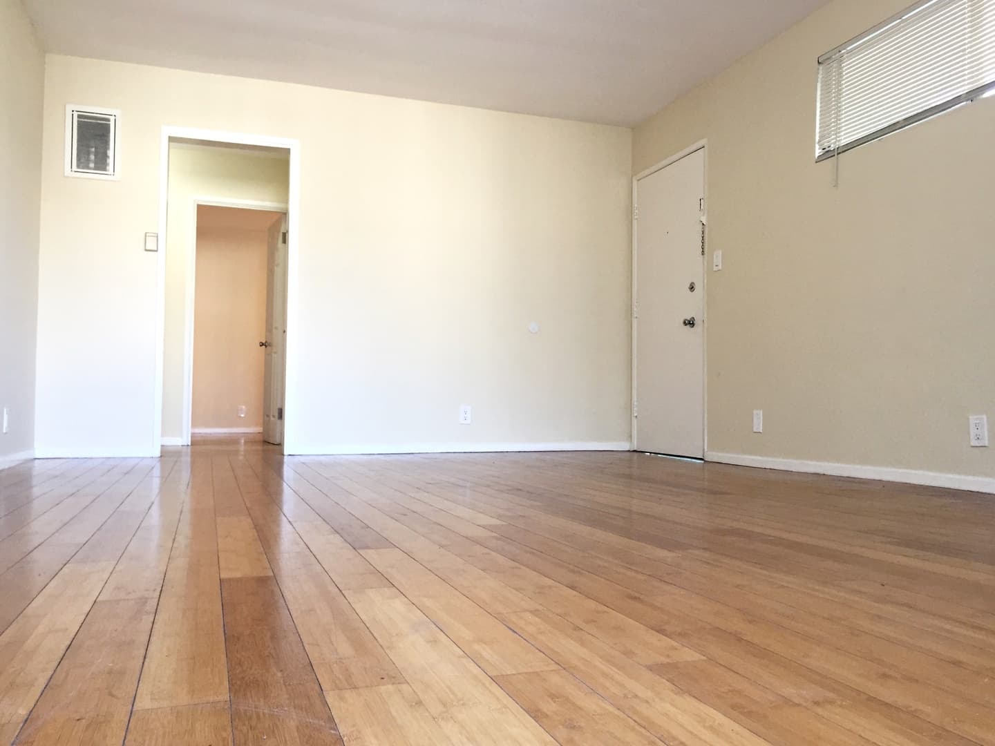 Los Angeles Apartment: 933 N Wilcox Ave