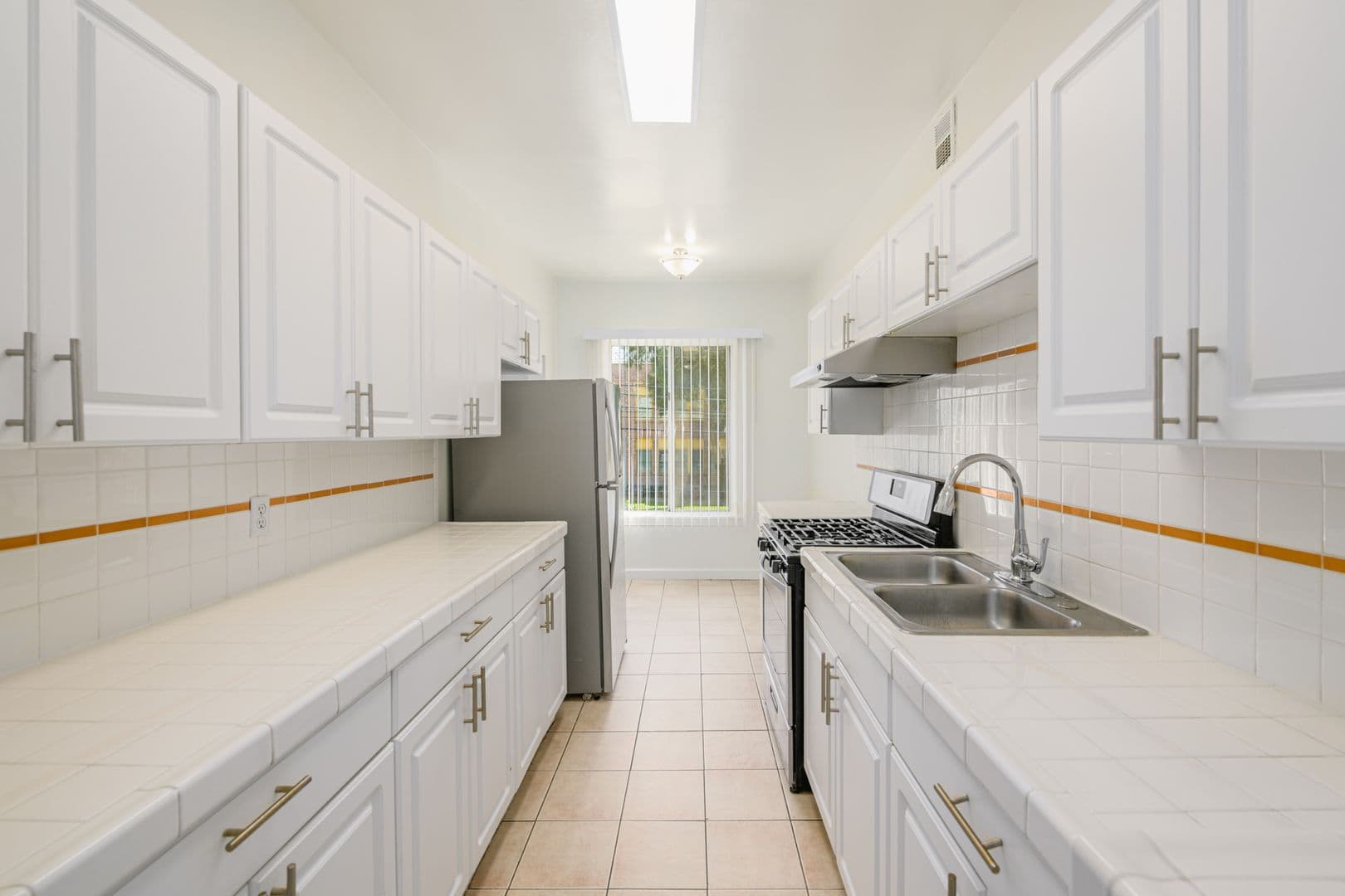 Los Angeles Apartment: 1317 N Bronson Ave