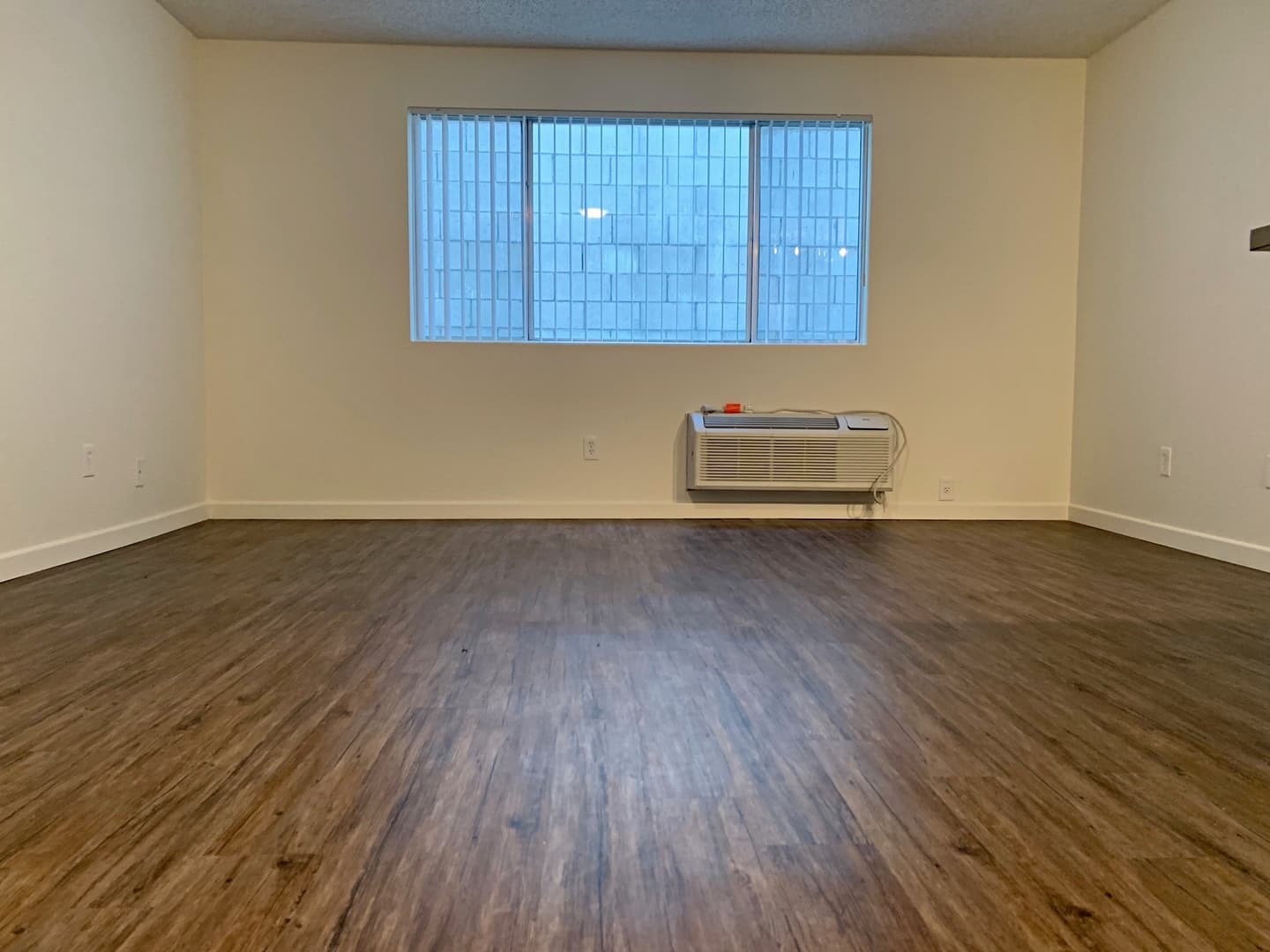 Los Angeles Apartment: 4124 Eagle Rock Blvd