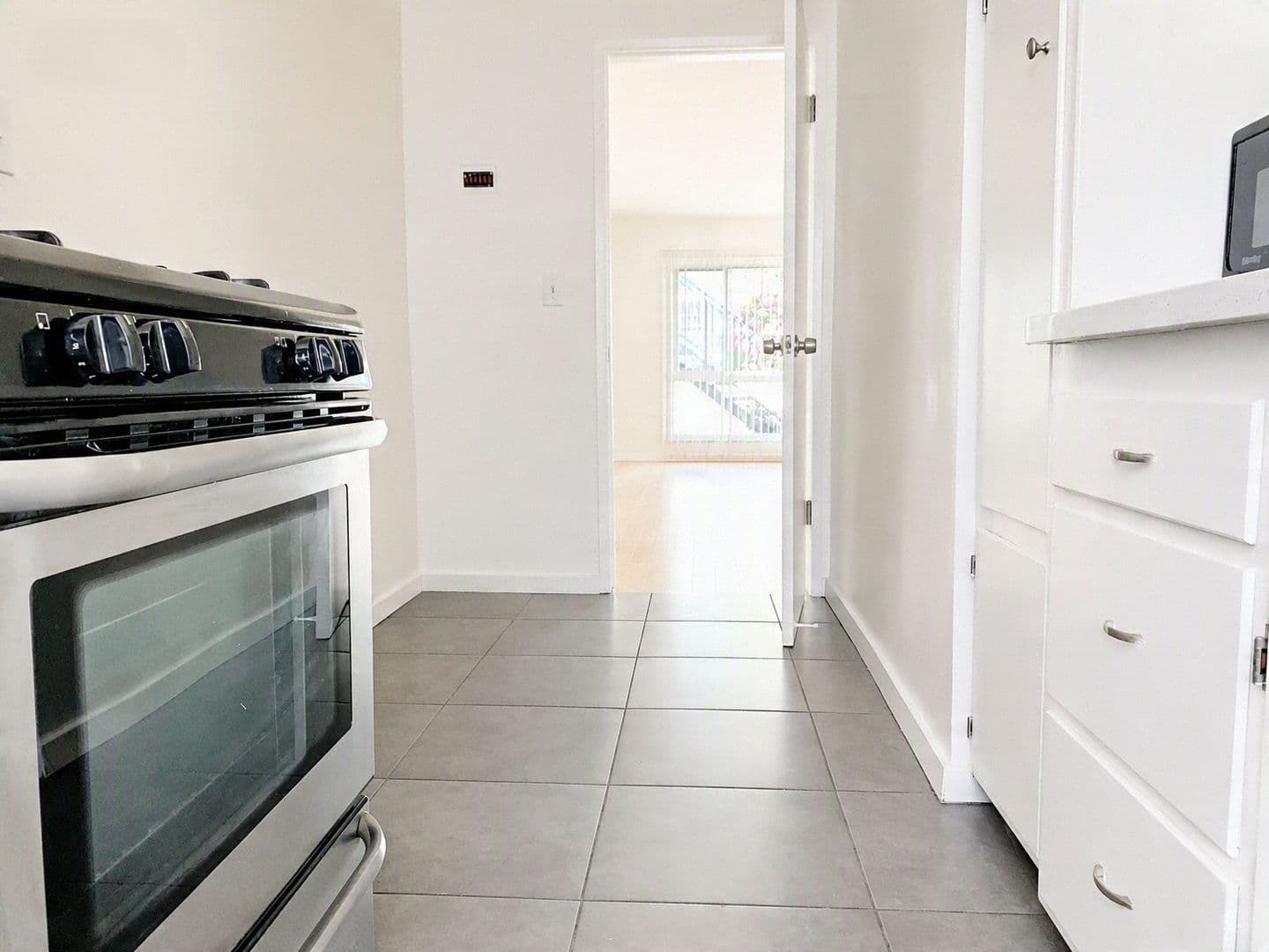 Los Angeles Apartment: 1851 Winona Blvd (Chatelet)