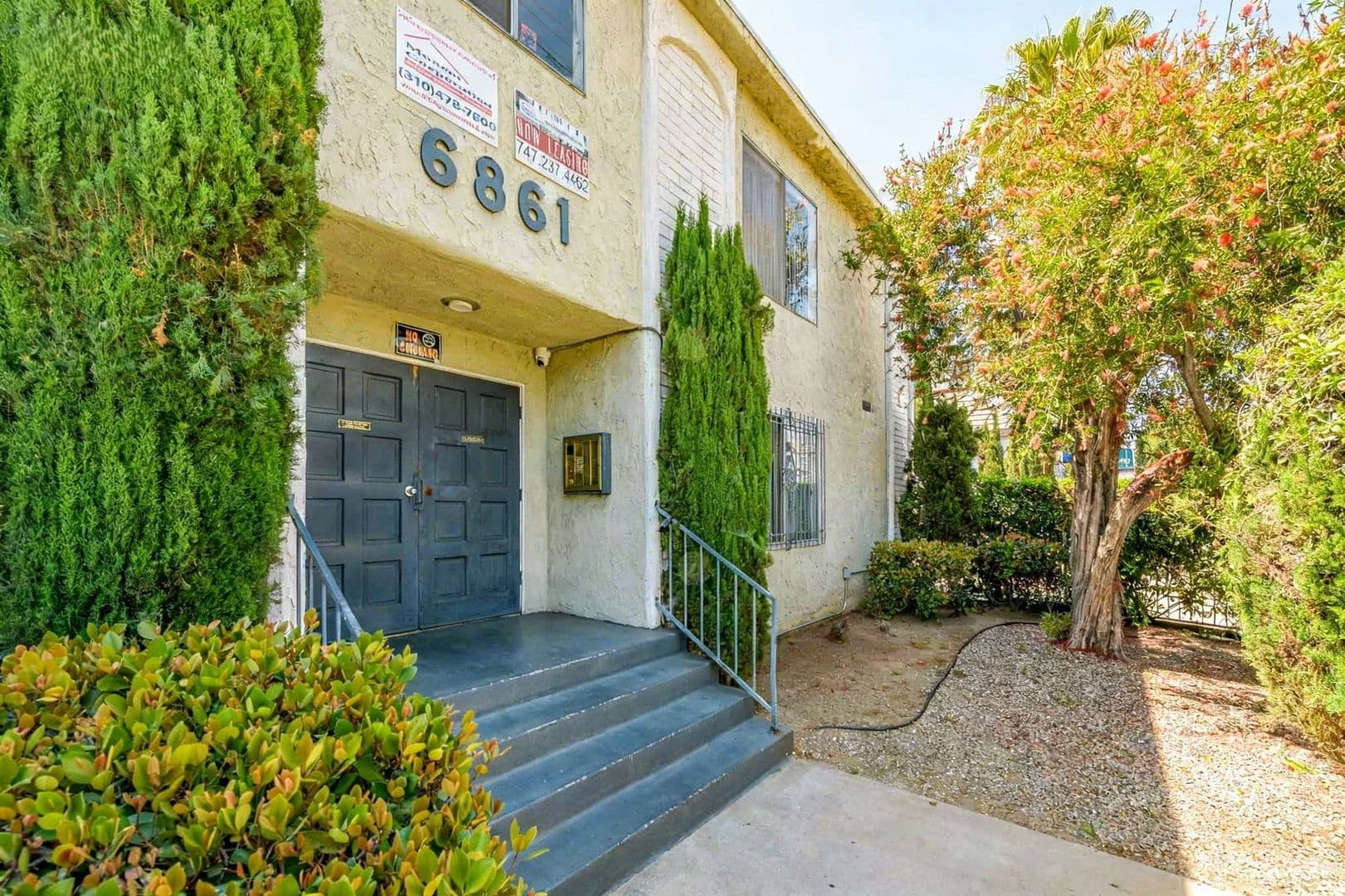 Van Nuys Apartment: 6861 Sepulveda Blvd