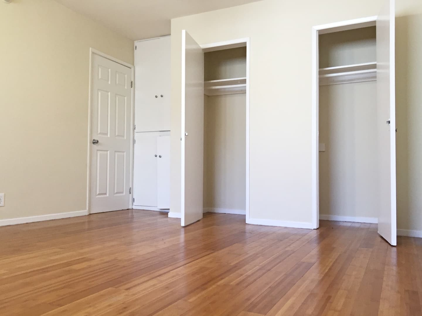 Los Angeles Apartment: 933 N Wilcox Ave