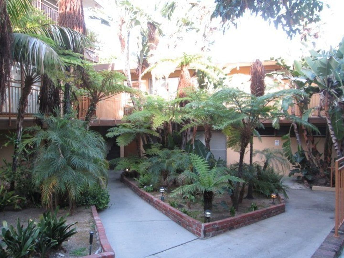 West Hollywood Apartment: 1326 N Flores Street