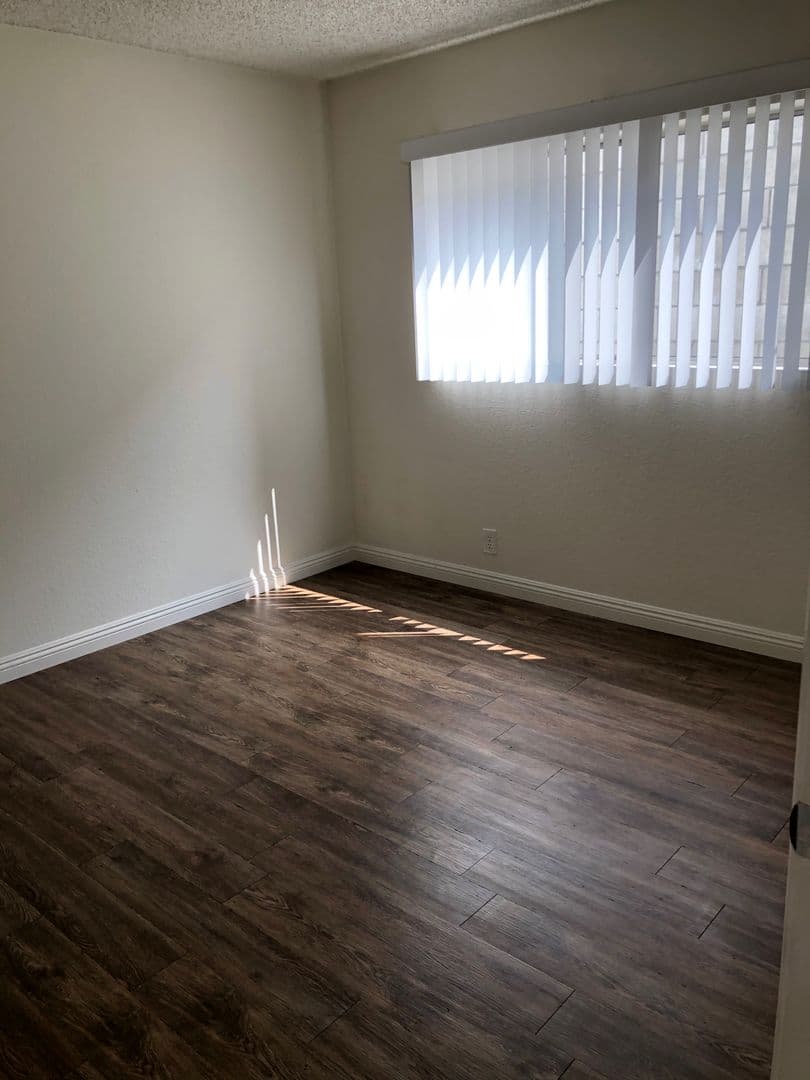 Los Angeles Apartment: 4124 Eagle Rock Blvd