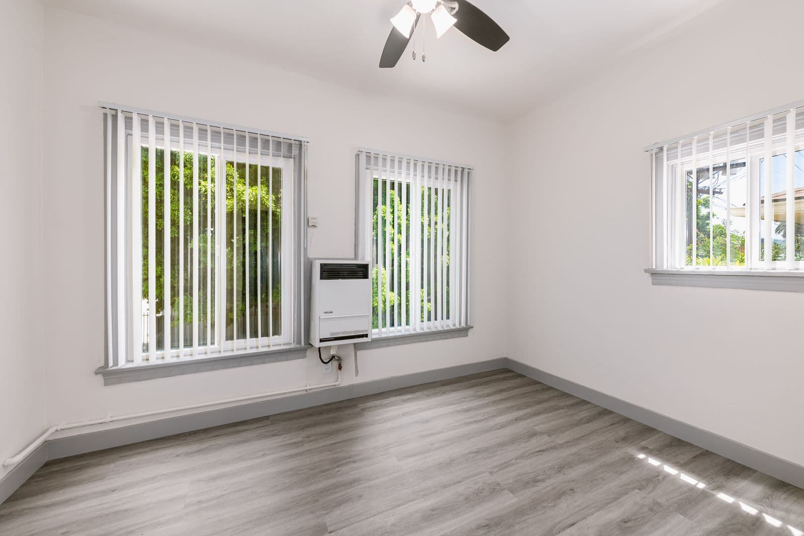 Los Angeles Apartment: 1623 N Mariposa Ave