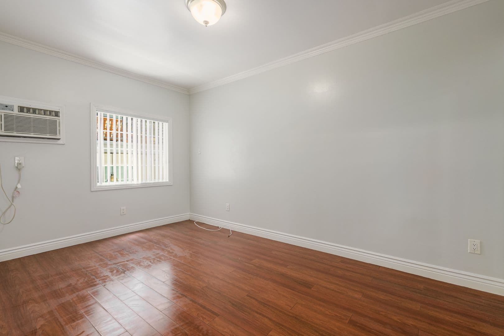 Los Angeles Apartment: 1317 N Bronson Ave