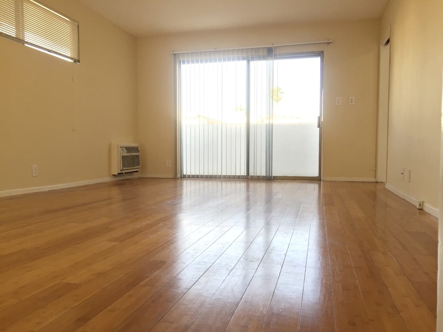 Los Angeles Apartment: 933 N Wilcox Ave