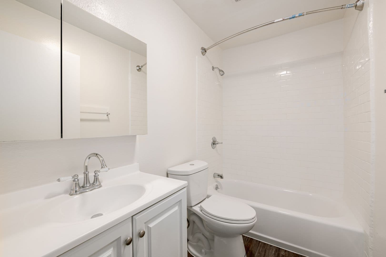 Burbank Apartment: 1725 Grismer Ave