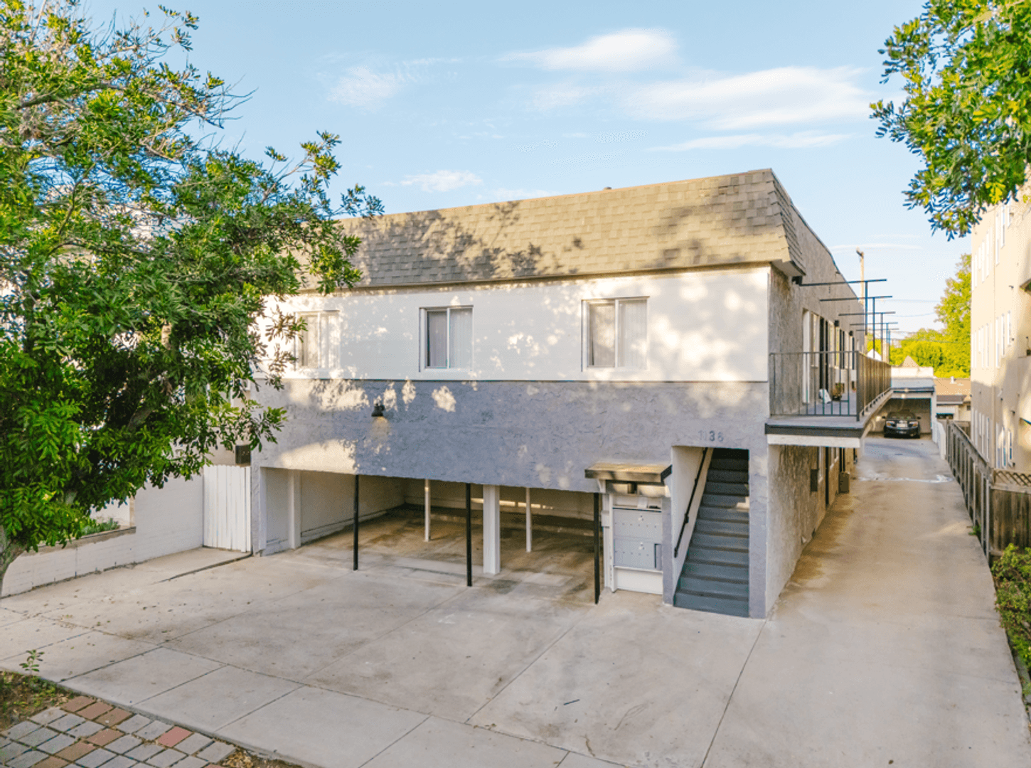 West Hollywood Apartment: 1136 N Ogden Dr