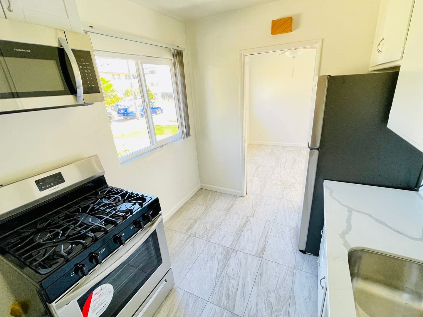 Los Angeles Apartment: 3721 Mentone Ave