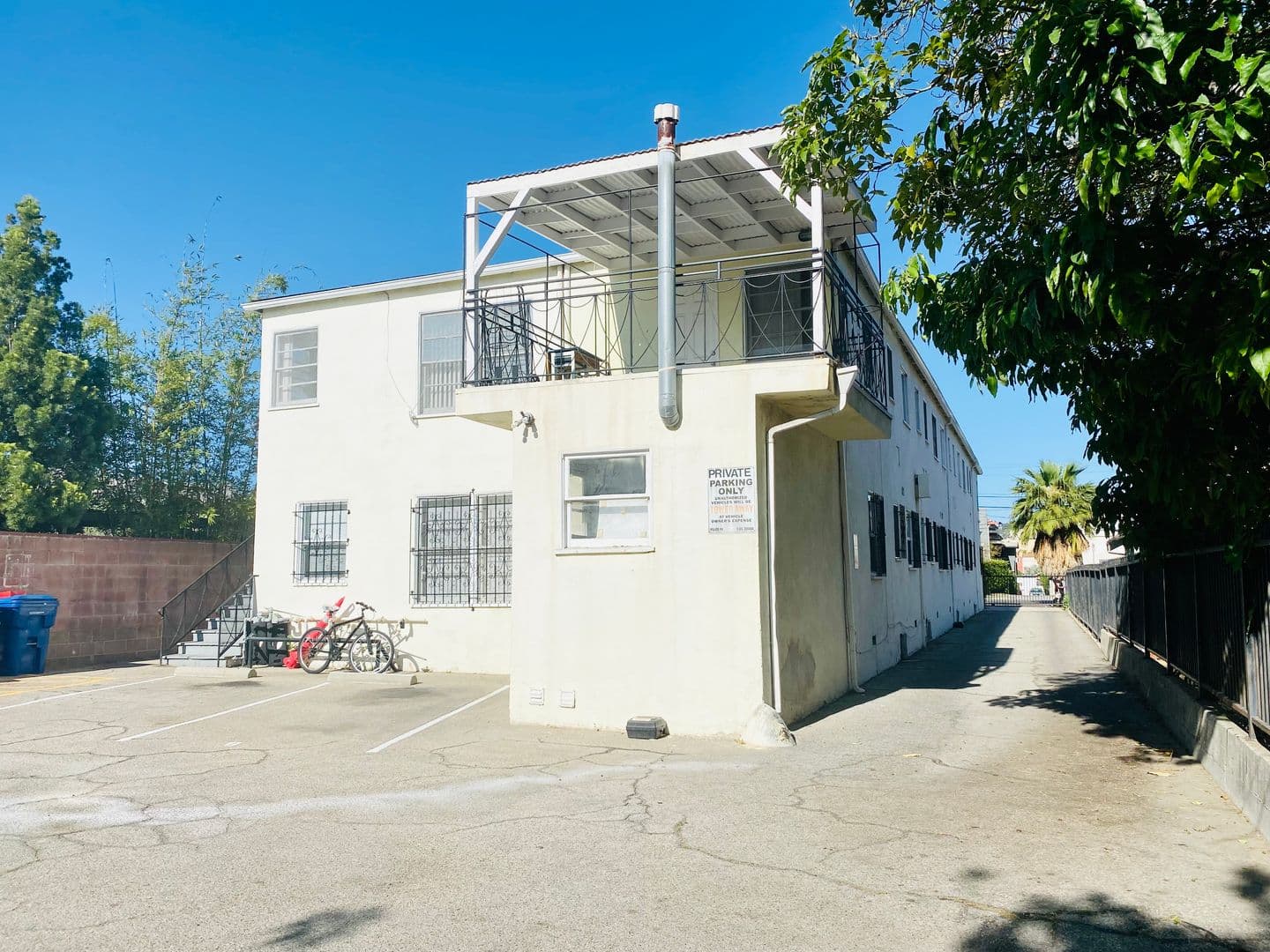 Los Angeles Apartment: 1249 N Edgemont Street