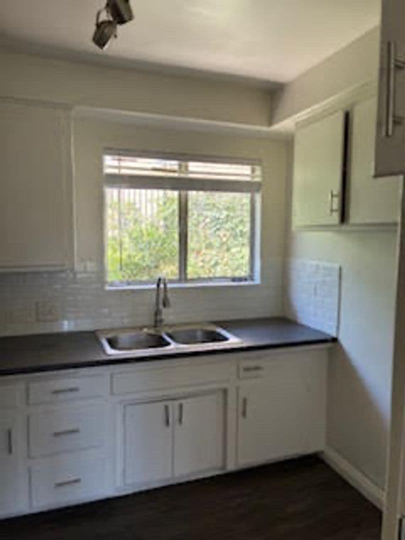 Los Angeles Apartment: 4025 Coco Ave