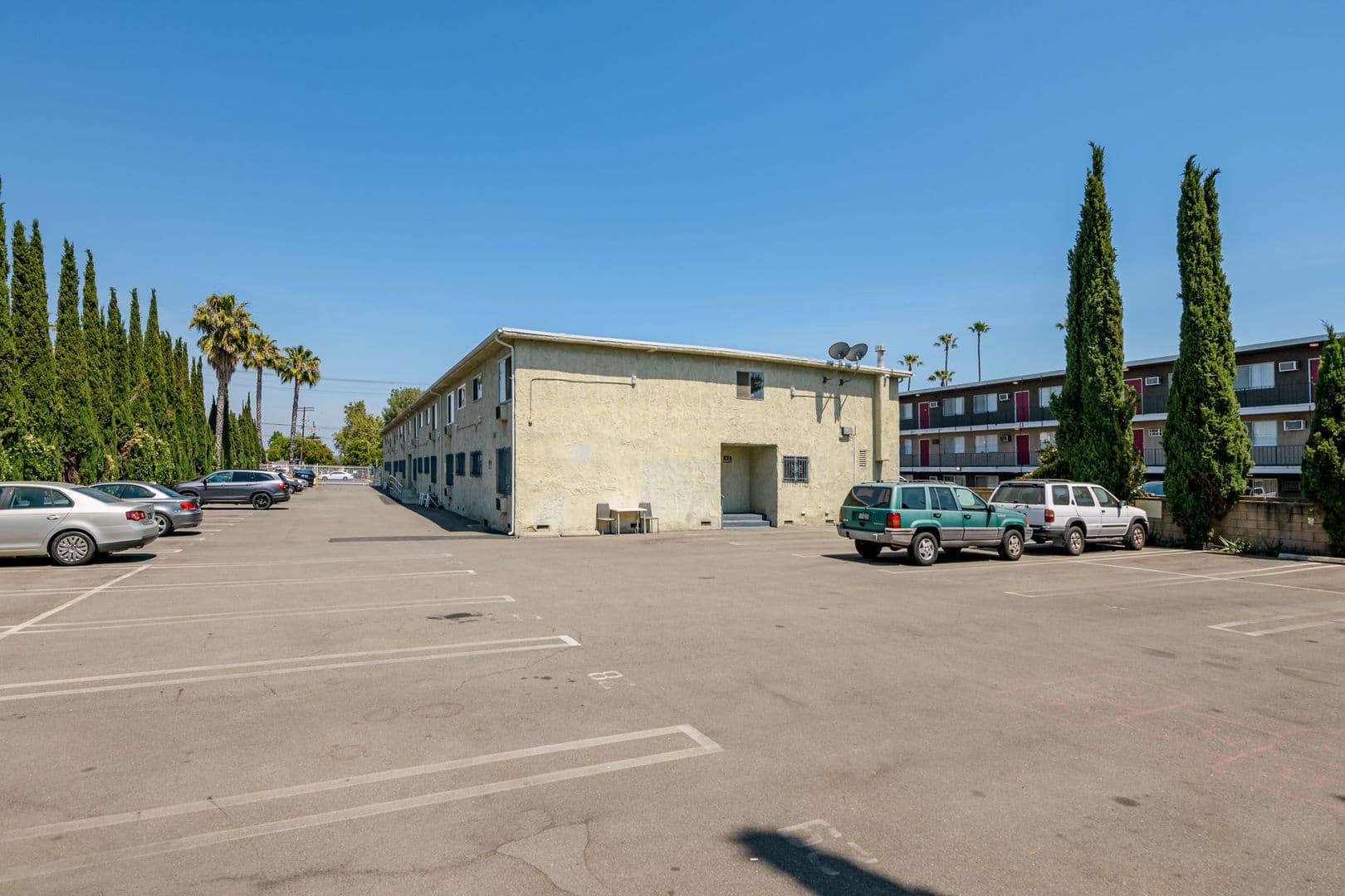Van Nuys Apartment: 6861 Sepulveda Blvd