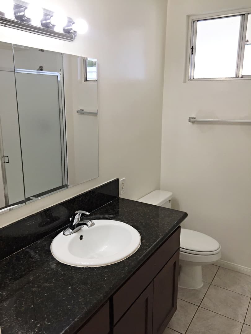 Los Angeles Apartment: 933 N Wilcox Ave