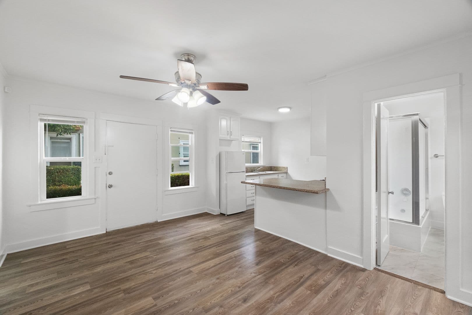 Los Angeles Apartment: 5414 Fountain Ave