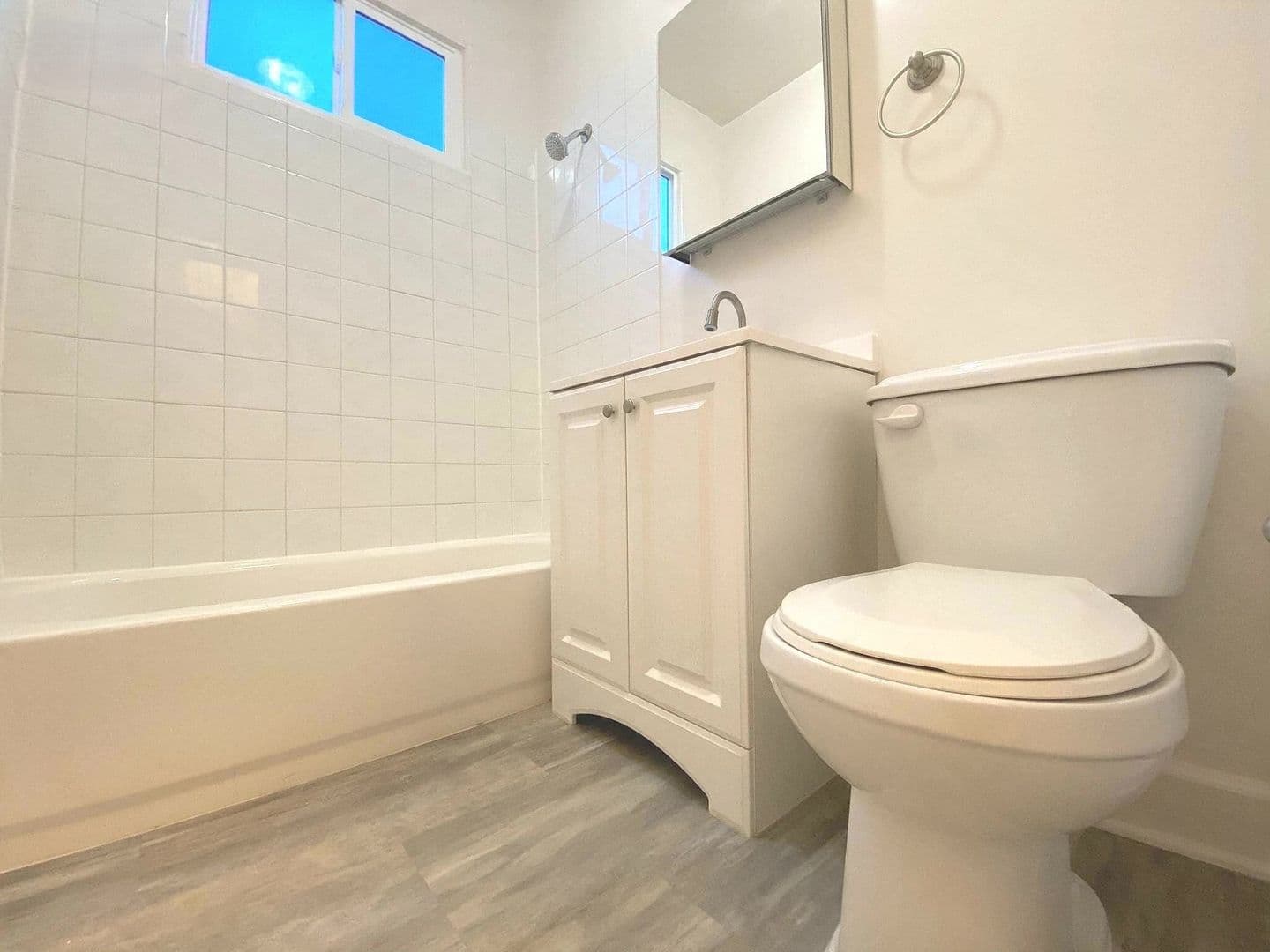 Los Angeles Apartment: 1623 N Mariposa Ave