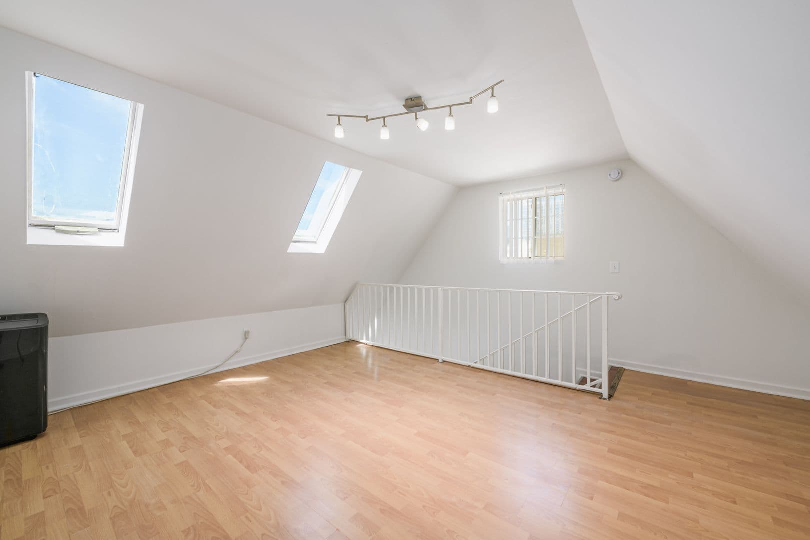 Los Angeles Apartment: 1317 N Bronson Ave