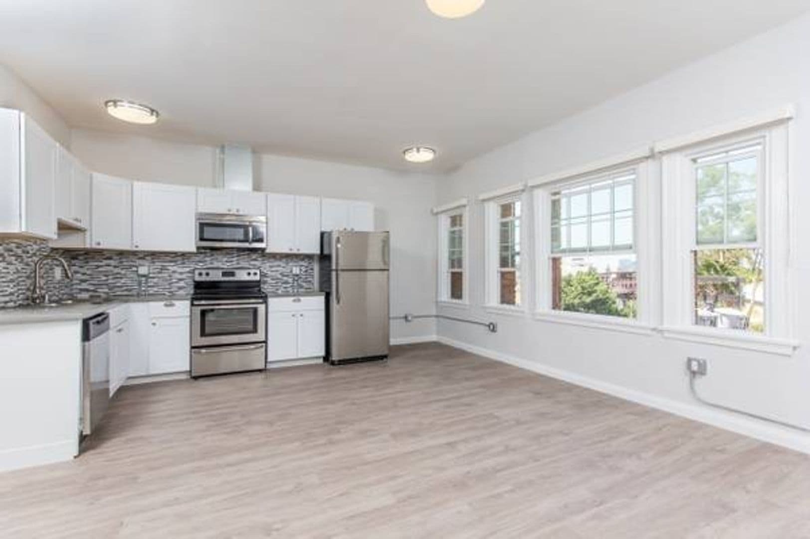 Los Angeles Apartment: 412 S Lake Street